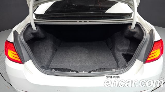 BMW 5-Series 2011 — photo 20