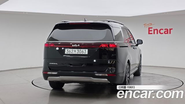 Kia Canival 2023 — photo 4