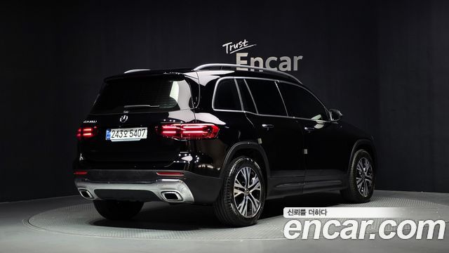Mercedes-Benz GLB-Class 2024 — photo 2