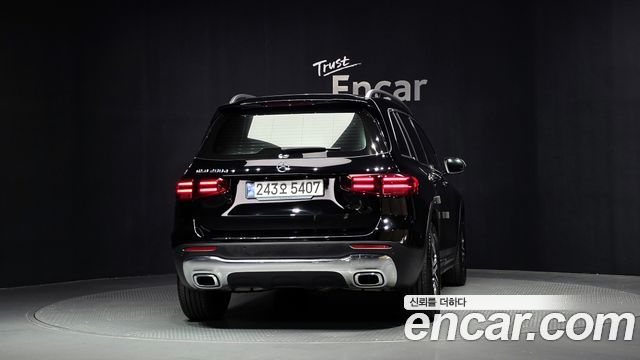 Mercedes-Benz GLB-Class 2024 — photo 4