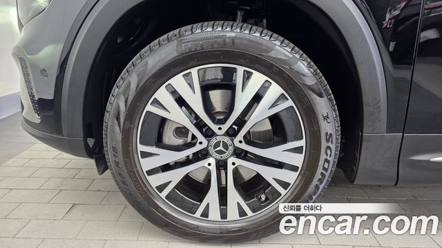 Mercedes-Benz GLB-Class 2024 — photo 5