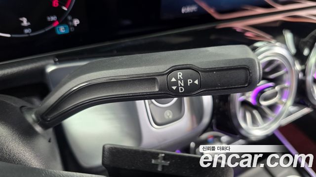 Mercedes-Benz GLB-Class 2024 — photo 12