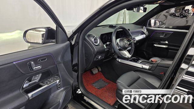 Mercedes-Benz GLB-Class 2024 — photo 13