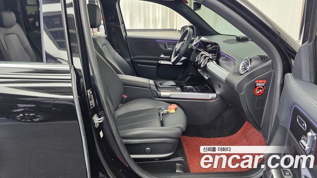 Mercedes-Benz GLB-Class 2024 — photo 17