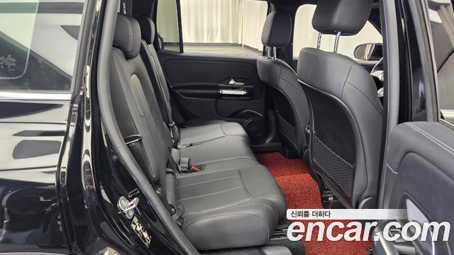 Mercedes-Benz GLB-Class 2024 — photo 18