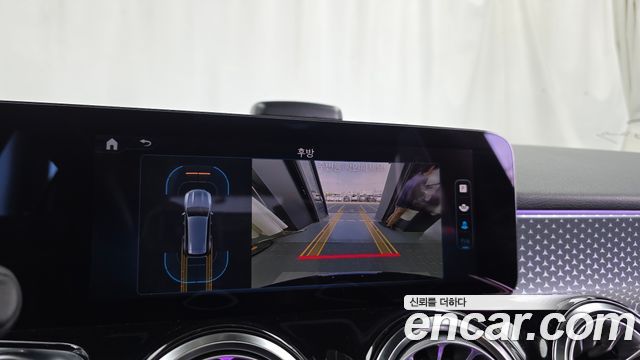 Mercedes-Benz GLB-Class 2024 — photo 21