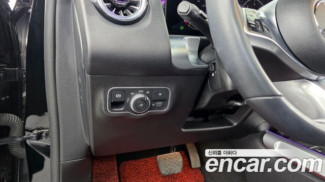 Mercedes-Benz GLB-Class 2024 — photo 22