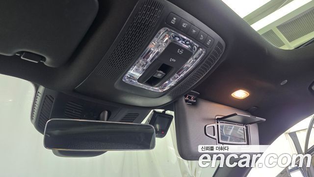 Mercedes-Benz GLB-Class 2024 — photo 23
