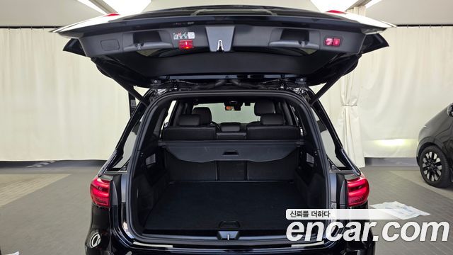 Mercedes-Benz GLB-Class 2024 — photo 26