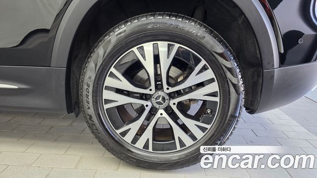 Mercedes-Benz GLB-Class 2024 — photo 7