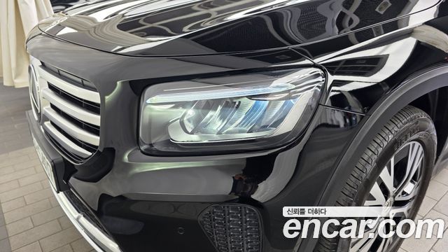 Mercedes-Benz GLB-Class 2024 — photo 8
