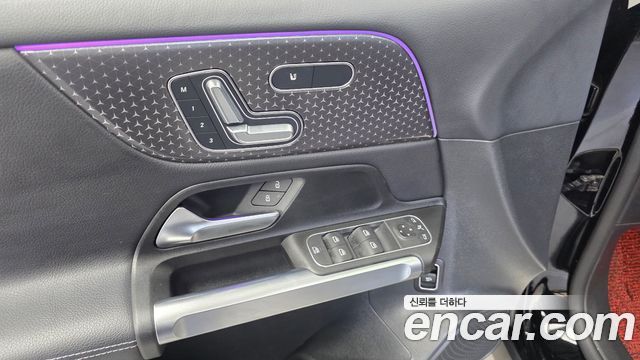 Mercedes-Benz GLB-Class 2024 — photo 28