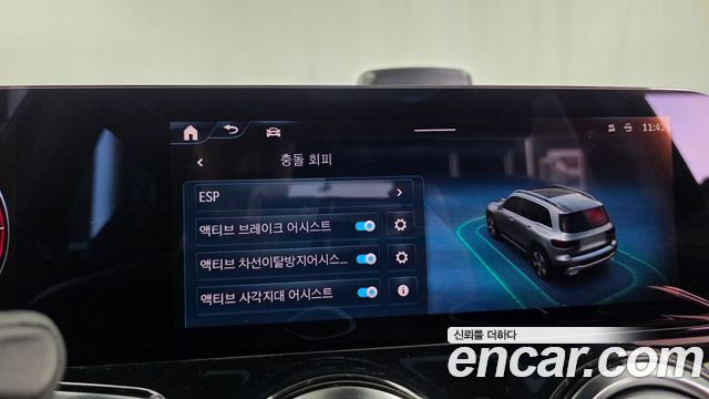 Mercedes-Benz GLB-Class 2024 — photo 30