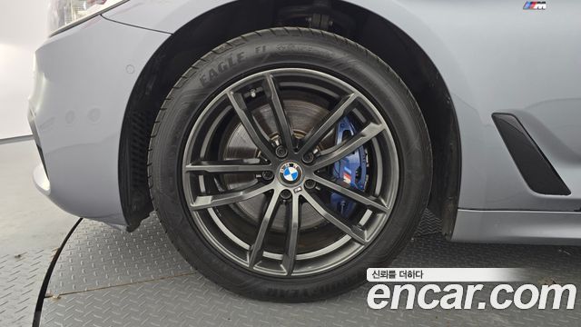 BMW 5-Series 2017 — photo 5