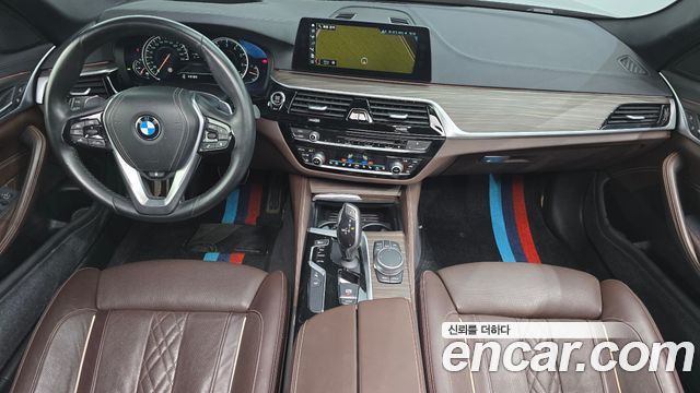 BMW 5-Series 2017 — photo 10