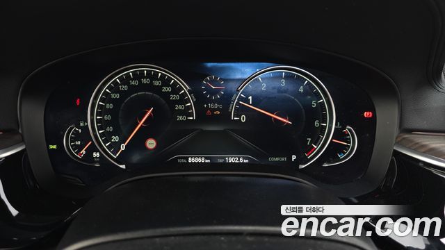 BMW 5-Series 2017 — photo 11