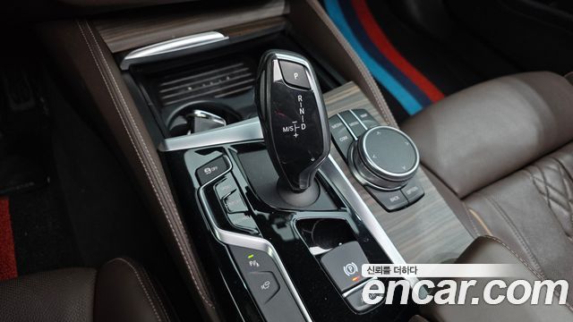 BMW 5-Series 2017 — photo 12