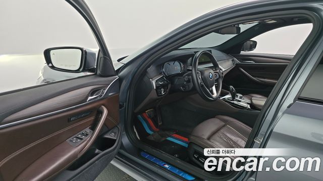 BMW 5-Series 2017 — photo 13