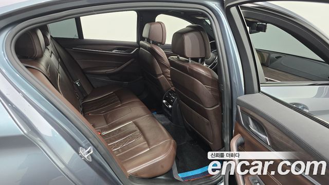 BMW 5-Series 2017 — photo 17