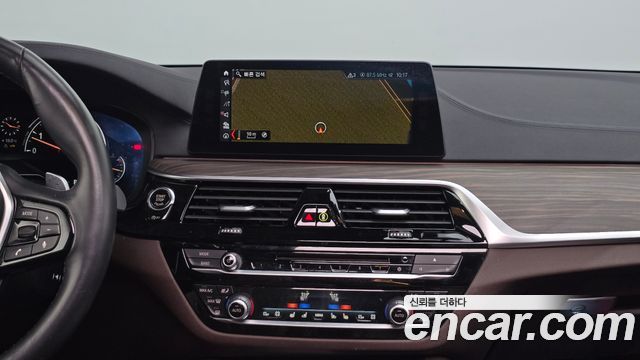 BMW 5-Series 2017 — photo 19