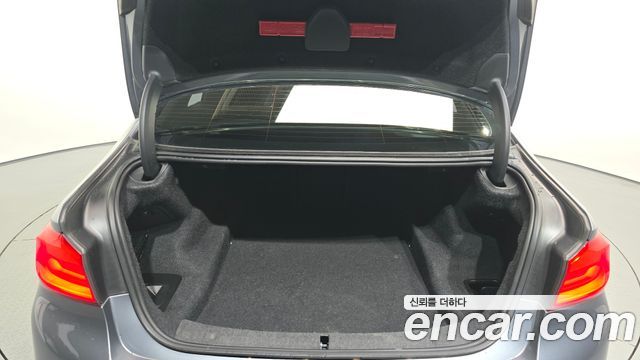 BMW 5-Series 2017 — photo 24