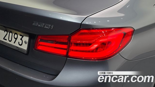 BMW 5-Series 2017 — photo 9