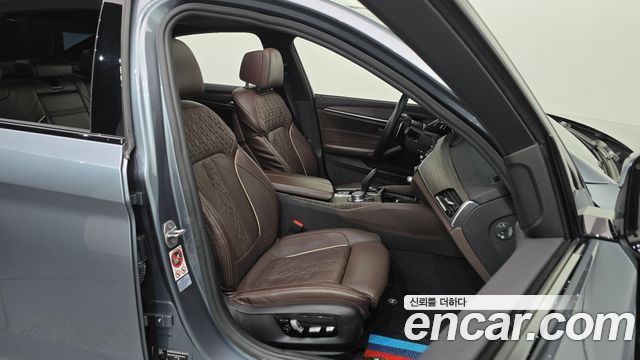 BMW 5-Series 2017 — photo 16
