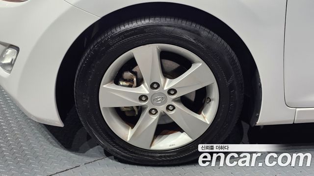 Hyundai AVANTE 2013 — photo 5