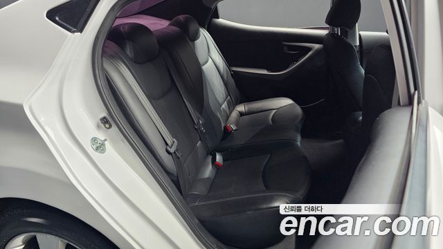 Hyundai AVANTE 2013 — photo 17
