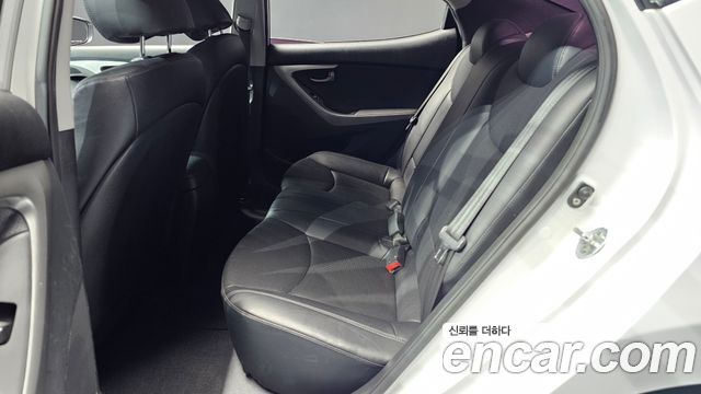 Hyundai AVANTE 2013 — photo 18
