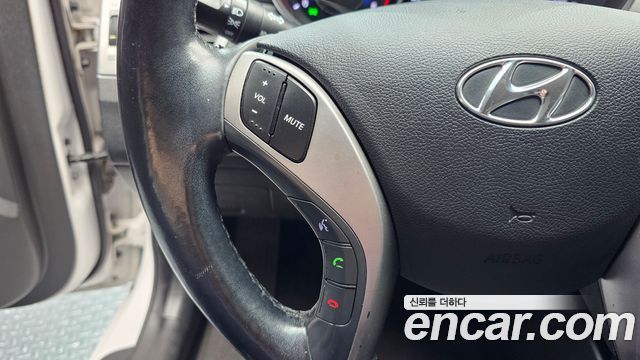 Hyundai AVANTE 2013 — photo 26
