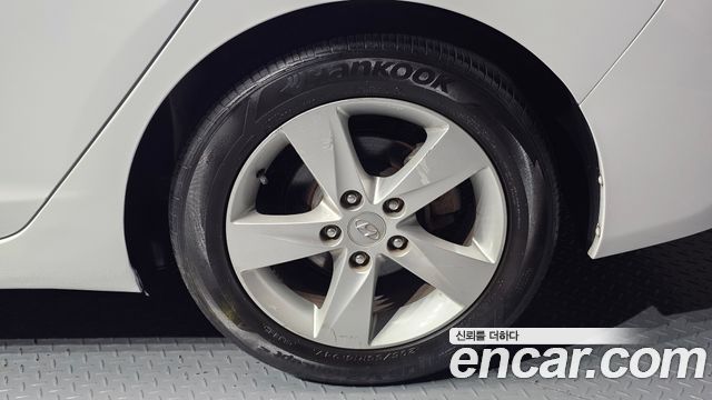 Hyundai AVANTE 2013 — photo 7
