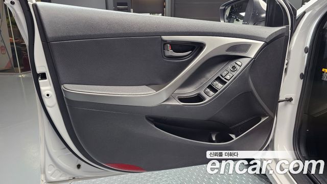 Hyundai AVANTE 2013 — photo 14