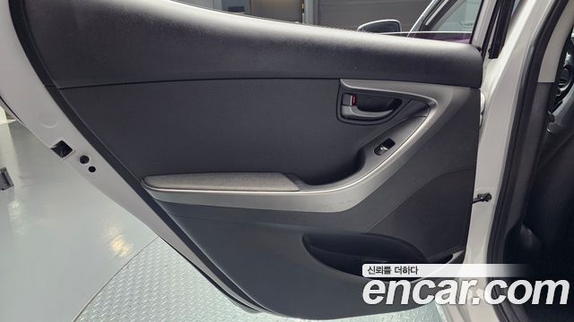 Hyundai AVANTE 2013 — photo 15