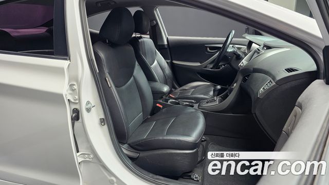 Hyundai AVANTE 2013 — photo 16