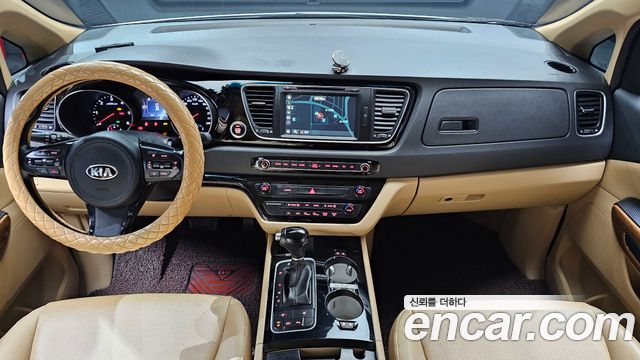 Kia Canival 2015 — photo 10