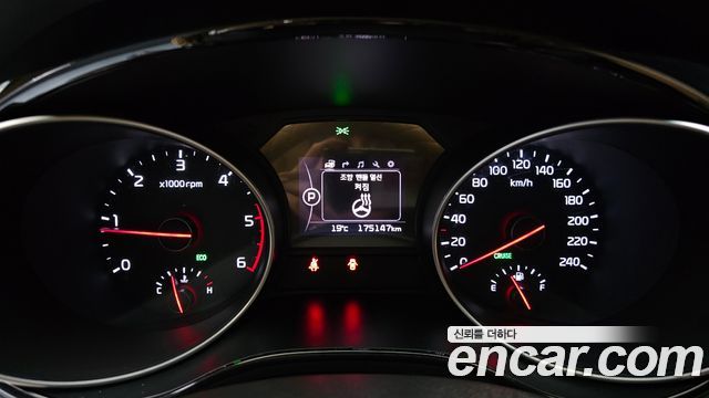 Kia Canival 2015 — photo 11