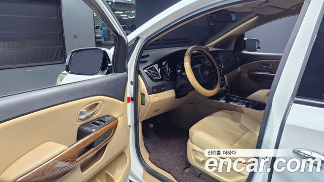 Kia Canival 2015 — photo 13