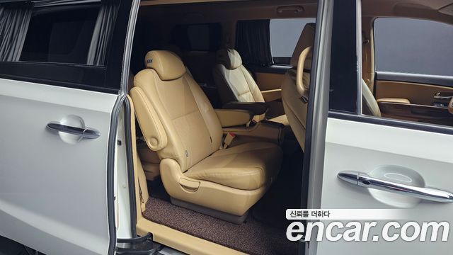 Kia Canival 2015 — photo 17
