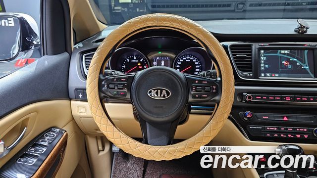Kia Canival 2015 — photo 19