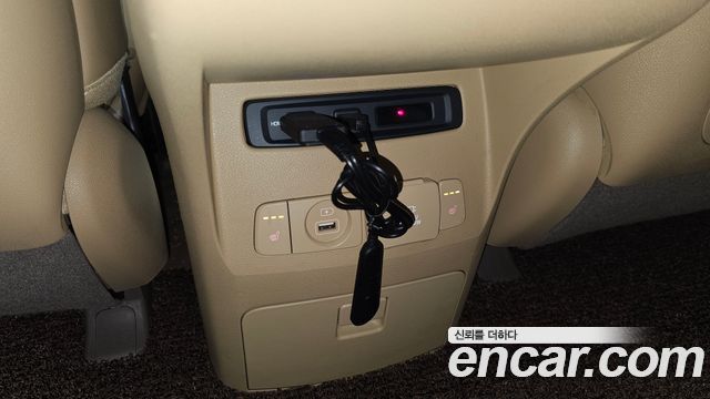 Kia Canival 2015 — photo 27