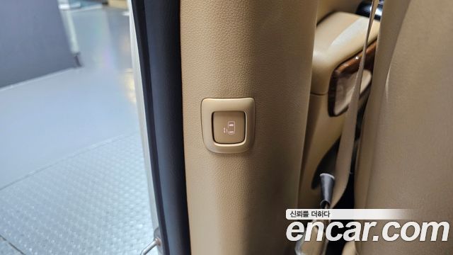 Kia Canival 2015 — photo 28