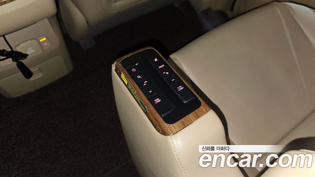 Kia Canival 2015 — photo 30