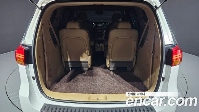 Kia Canival 2015 — photo 31