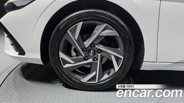 Hyundai AVANTE 2025 — photo 5