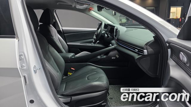Hyundai AVANTE 2025 — photo 16
