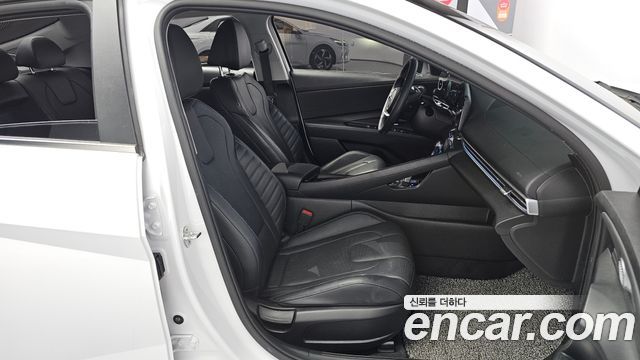 Hyundai AVANTE 2021 — photo 13