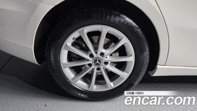 Mercedes-Benz A-Class 2020 — photo 5
