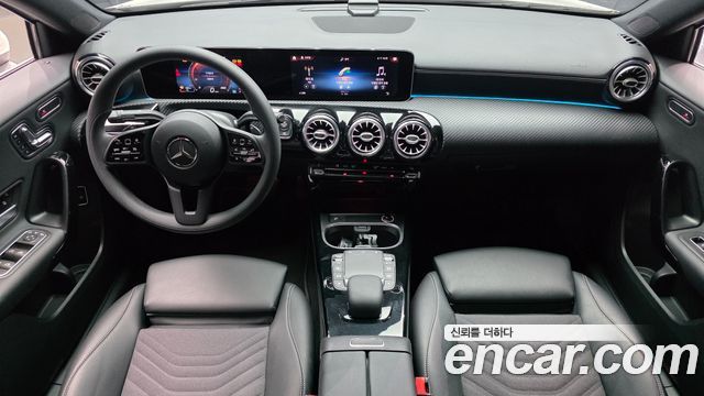 Mercedes-Benz A-Class 2020 — photo 10