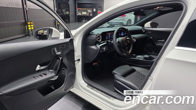 Mercedes-Benz A-Class 2020 — photo 13
